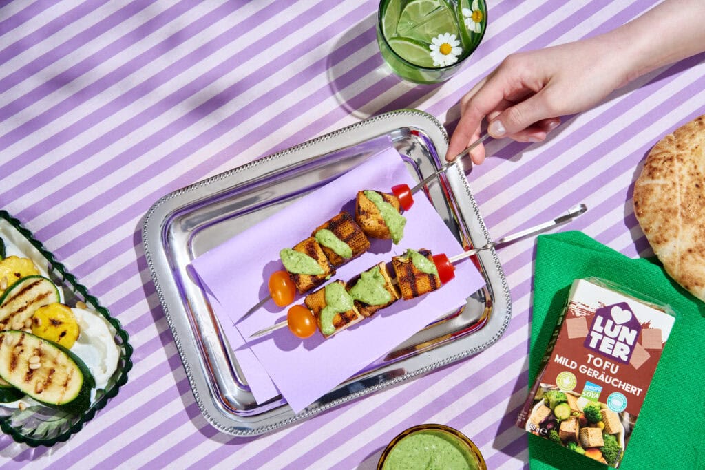 Tofu-Spieße mit Kokos-Limetten-Dressing