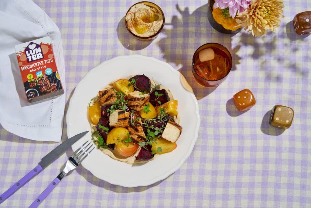 Rote Bete Salat mit gegrilltem Tofu BBQ-Style